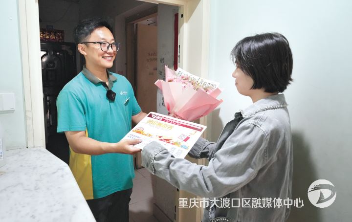 日均两万步 他是烈日下的“报喜使者”