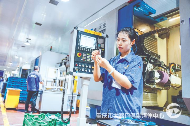 战高温忙生产 大渡口区企业全力奋战三季度