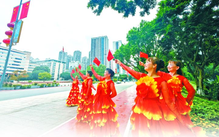 中国红邂逅家国欢畅