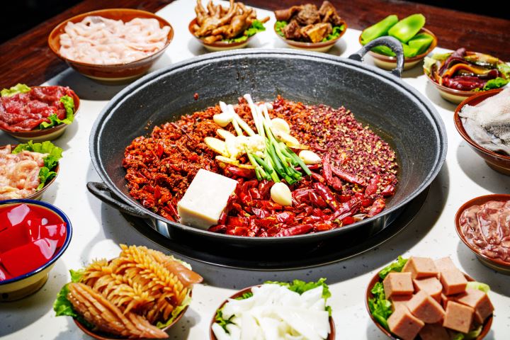 大渡口火锅江湖：红汤“映”码头 创新“续”市井