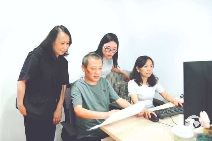 今天他们采访自己