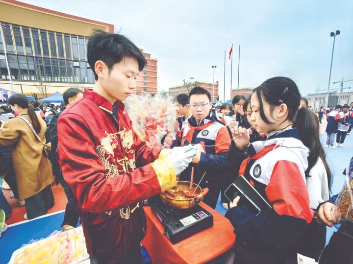 大渡口西附举行第二届缤纷节