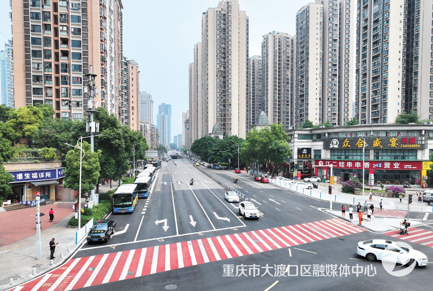 区交管支队：守护斑马线上的文明与安全