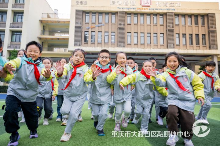 艺趣盈学府 慧心绽童光