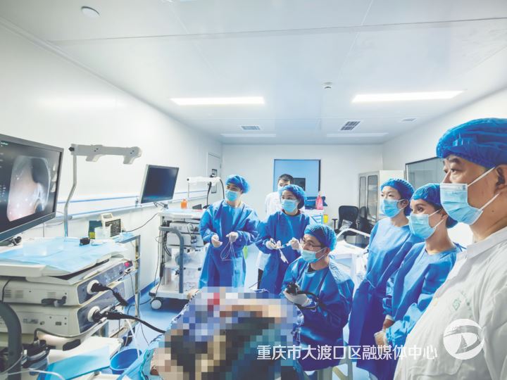 区中医院:成功完成首例结肠黏膜剥离术